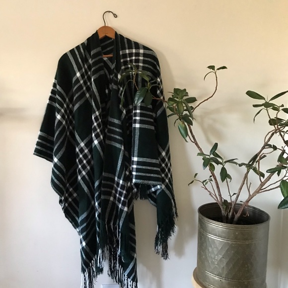 Forever 21 Sweaters - Forever 21 Poncho with Fringe OS